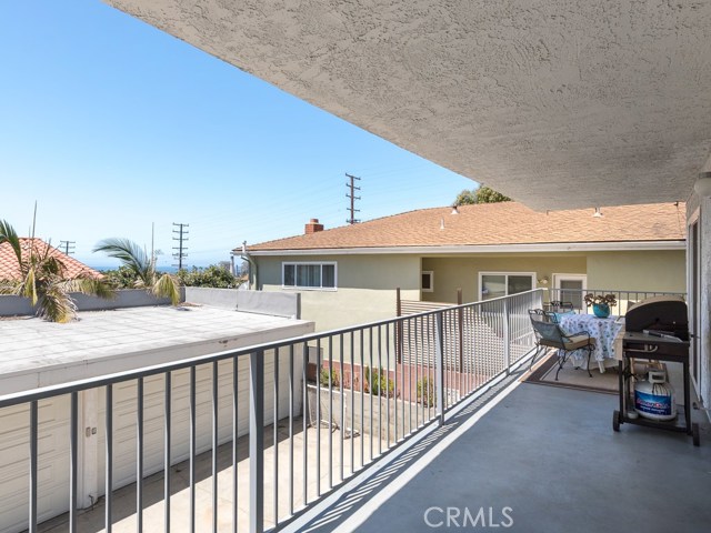 527 Juanita Avenue, Redondo Beach, California 90277, ,Residential Income,Sold,Juanita,SB17234058