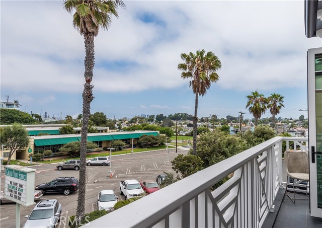 440 24th Street, Manhattan Beach, California 90266, 4 Bedrooms Bedrooms, ,2 BathroomsBathrooms,Residential,Sold,24th,SB18166294