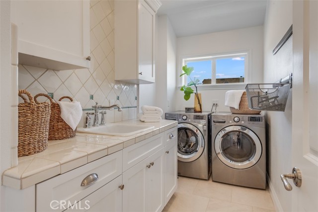 1038 Avenue D, Redondo Beach, California 90277, 5 Bedrooms Bedrooms, ,4 BathroomsBathrooms,Residential,Sold,Avenue D,PV21115047