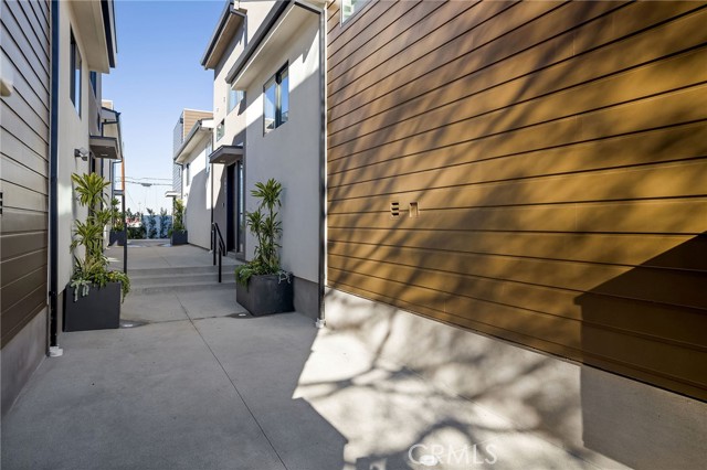 1827 11th Street, Manhattan Beach, California 90266, 2 Bedrooms Bedrooms, ,1 BathroomBathrooms,Residential,Sold,11th,SB21123438