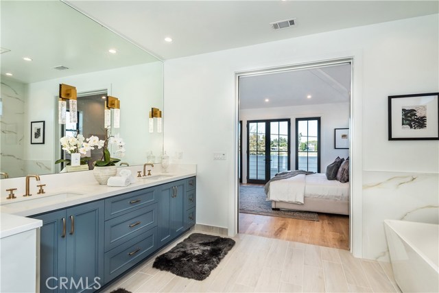 856 14th Street, Manhattan Beach, California 90266, 5 Bedrooms Bedrooms, ,5 BathroomsBathrooms,Residential,Sold,14th,SB18245508