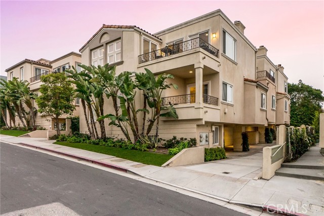 702 11th Street, Hermosa Beach, California 90254, 4 Bedrooms Bedrooms, ,2 BathroomsBathrooms,Residential,Sold,11th,SB21018401