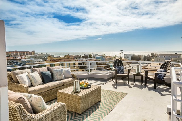 228 Manhattan Avenue, Hermosa Beach, California 90254, 3 Bedrooms Bedrooms, ,3 BathroomsBathrooms,Residential,Sold,Manhattan,PV18057092