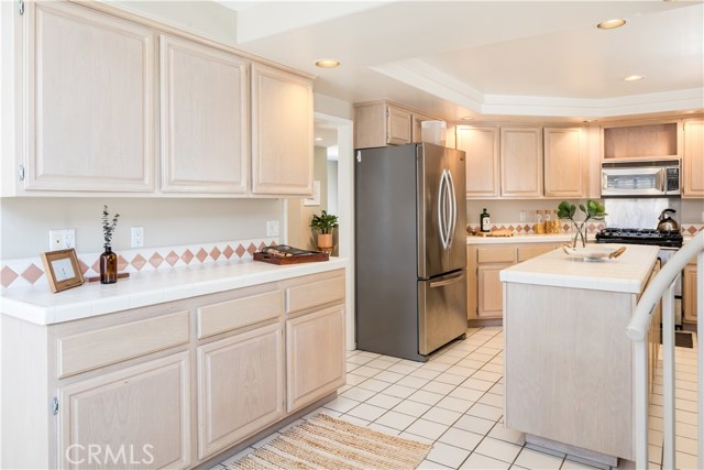 121 Helberta Avenue, Redondo Beach, California 90277, 3 Bedrooms Bedrooms, ,2 BathroomsBathrooms,Residential,Sold,Helberta,SB17233463