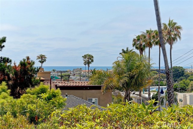 648 Longfellow Avenue, Hermosa Beach, California 90254, 4 Bedrooms Bedrooms, ,3 BathroomsBathrooms,Residential,Sold,Longfellow,SB17257595