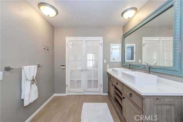 Now this how a Master Bathroom should be