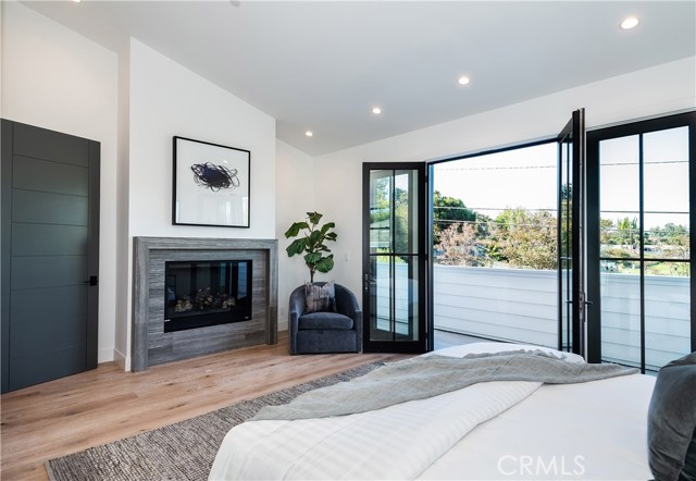 856 14th Street, Manhattan Beach, California 90266, 5 Bedrooms Bedrooms, ,5 BathroomsBathrooms,Residential,Sold,14th,SB18245508