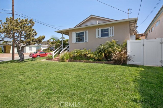 1900 Gates Avenue, Redondo Beach, California 90278, 3 Bedrooms Bedrooms, ,1 BathroomBathrooms,Residential,Sold,Gates,SB17065989