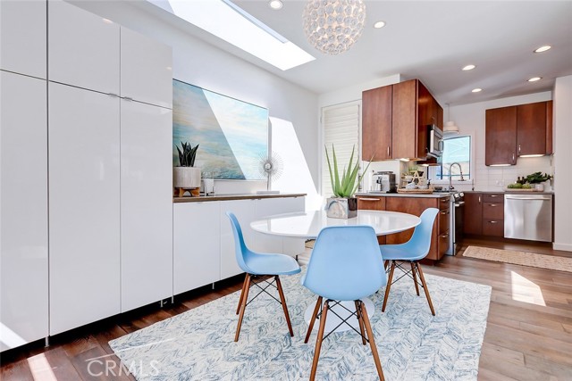 417 20th Place, Manhattan Beach, California 90266, 3 Bedrooms Bedrooms, ,2 BathroomsBathrooms,Residential,Sold,20th,SB21058820