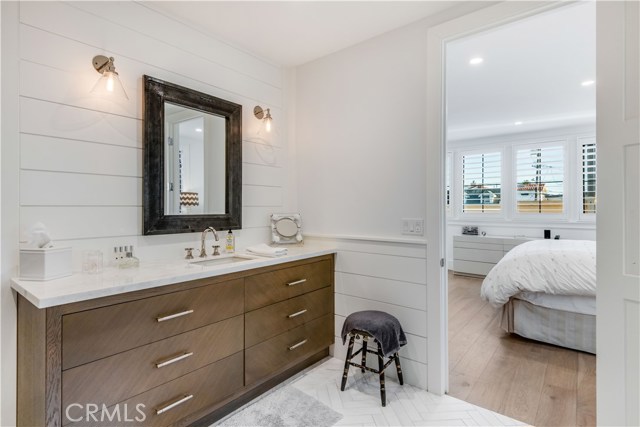 942 15th Street, Hermosa Beach, California 90254, 4 Bedrooms Bedrooms, ,2 BathroomsBathrooms,Residential,Sold,15th,SB20137355