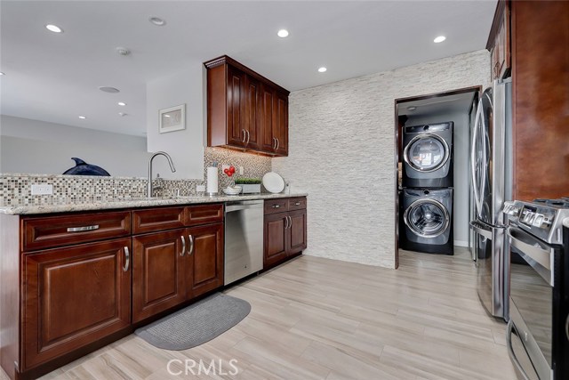 926 1st Street, Hermosa Beach, California 90254, 2 Bedrooms Bedrooms, ,2 BathroomsBathrooms,Residential,Sold,1st,SB20082752