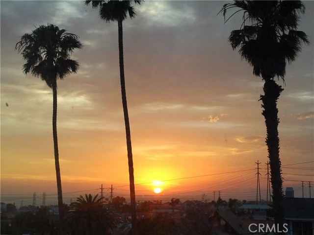 712 Beryl Street, Redondo Beach, California 90277, 4 Bedrooms Bedrooms, ,2 BathroomsBathrooms,Residential,Sold,Beryl,SB18099904