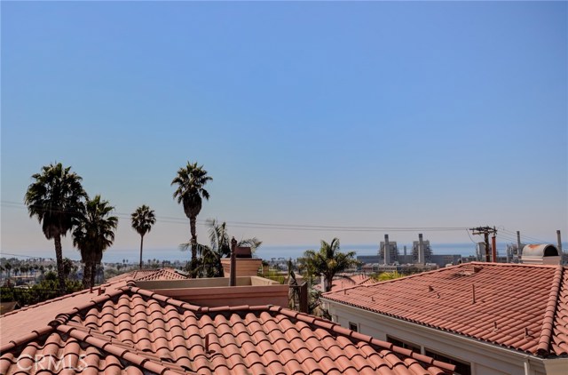 716 Lucia Avenue, Redondo Beach, California 90277, 3 Bedrooms Bedrooms, ,2 BathroomsBathrooms,Residential,Sold,Lucia,PV20207865