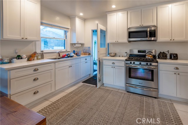 944 Kitchen. Door leads to laundry area and backyard patio