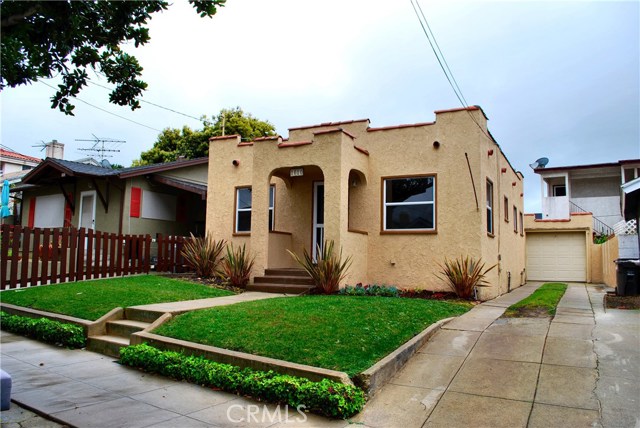 1010 Emerald Street, Redondo Beach, California 90277, 2 Bedrooms Bedrooms, ,1 BathroomBathrooms,Residential,Sold,Emerald,SW18023147