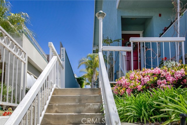 114 Guadalupe Avenue, Redondo Beach, California 90277, 2 Bedrooms Bedrooms, ,Residential,Sold,Guadalupe,SB19074799