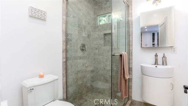 2204 Robinson Street, Redondo Beach, California 90278, 2 Bedrooms Bedrooms, ,2 BathroomsBathrooms,Residential,Sold,Robinson,PV20074273