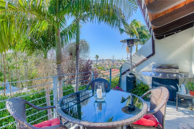 2106 Rockefeller Lane, Redondo Beach, California 90278, 2 Bedrooms Bedrooms, ,2 BathroomsBathrooms,Residential,Sold,Rockefeller,SB17069940