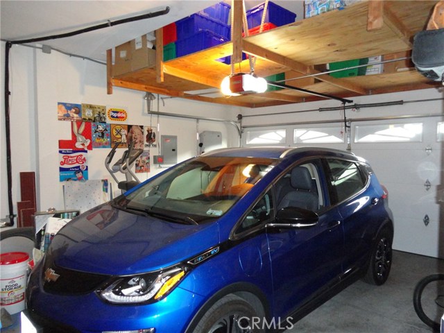 Direct Access 2 Car Garage w/ Storage