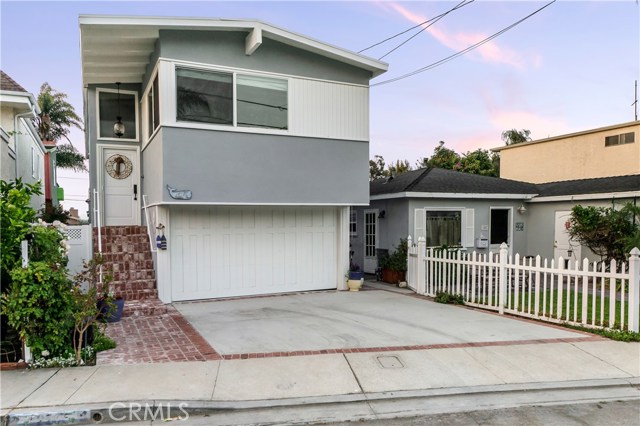 1205 19th Street, Hermosa Beach, California 90254, 3 Bedrooms Bedrooms, ,1 BathroomBathrooms,Residential,Sold,19th,SB20216712