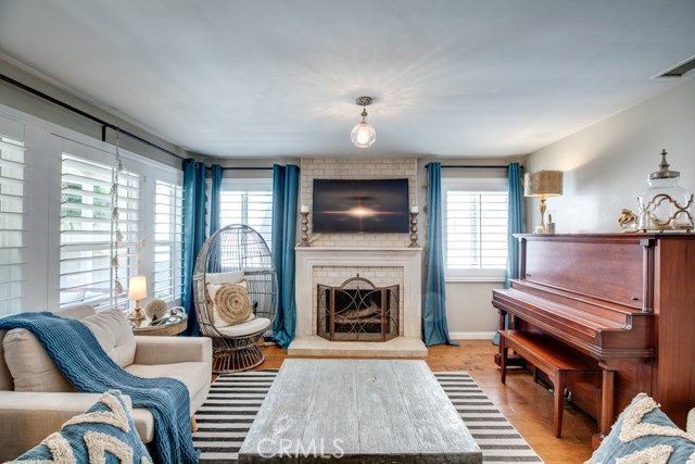 904 Knob Hill Avenue, Redondo Beach, California 90277, 4 Bedrooms Bedrooms, ,2 BathroomsBathrooms,Residential,Sold,Knob Hill,SB20157214