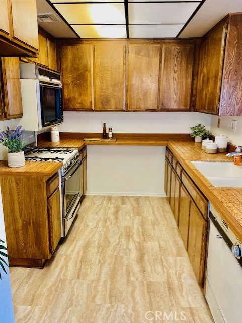 2 Bed Home for Sale in Van Nuys, California