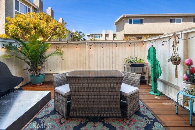 519 Meyer Lane, Redondo Beach, California 90278, 2 Bedrooms Bedrooms, ,1 BathroomBathrooms,Residential,Sold,Meyer,PV21074772