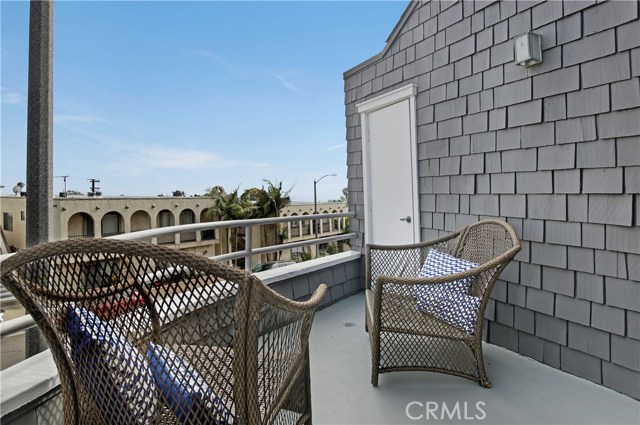 653 Manhattan Beach Boulevard, Manhattan Beach, California 90266, 2 Bedrooms Bedrooms, ,2 BathroomsBathrooms,Residential,Sold,Manhattan Beach,SB19095125