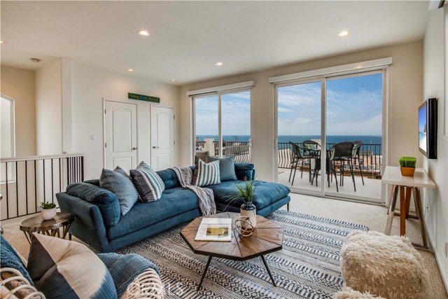 3805 Crest Drive, Manhattan Beach, California 90266, 3 Bedrooms Bedrooms, ,3 BathroomsBathrooms,Residential,Sold,Crest,SB19150131