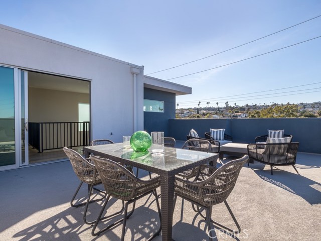 1920 Pacific Coast Highway, Redondo Beach, California 90277, 2 Bedrooms Bedrooms, ,2 BathroomsBathrooms,Residential,Sold,Pacific Coast Highway,SB21006104