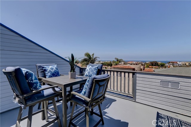 727 9th Street, Hermosa Beach, California 90254, 3 Bedrooms Bedrooms, ,2 BathroomsBathrooms,Residential,Sold,9th,SB21116227