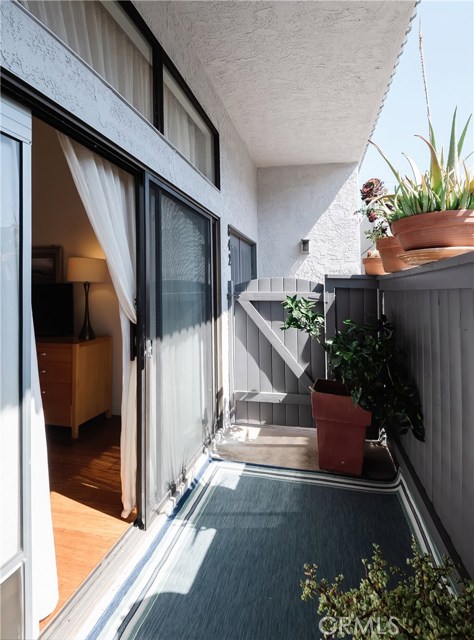 842 1st Street, Hermosa Beach, California 90254, 2 Bedrooms Bedrooms, ,3 BathroomsBathrooms,Residential,Sold,1st,SB20131143