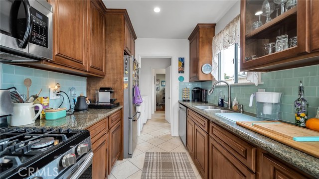 3 Bed Home for Sale in Hawthorne, California