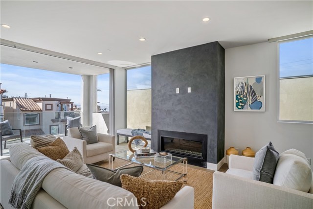 221 1st Street, Manhattan Beach, California 90266, 3 Bedrooms Bedrooms, ,3 BathroomsBathrooms,Residential,Sold,1st,SB19034815