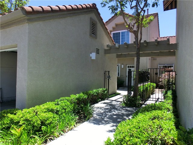 Welcome to the beautiful Community of Coral Gardens! This condo has 2 bedrooms, 3 bathrooms... Primary Photo for Listing #OC17136118