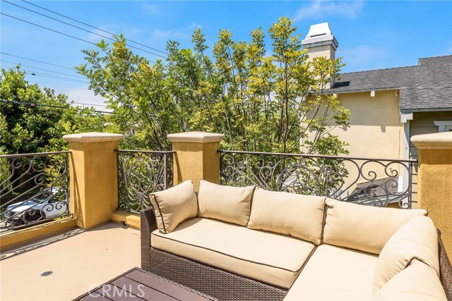 2211 Mathews Avenue, Redondo Beach, California 90278, 3 Bedrooms Bedrooms, ,2 BathroomsBathrooms,Residential,Sold,Mathews,PV18184531
