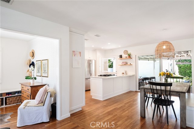 1200 Magnolia Avenue, Manhattan Beach, California 90266, 2 Bedrooms Bedrooms, ,1 BathroomBathrooms,Residential,Sold,Magnolia,SB20091640