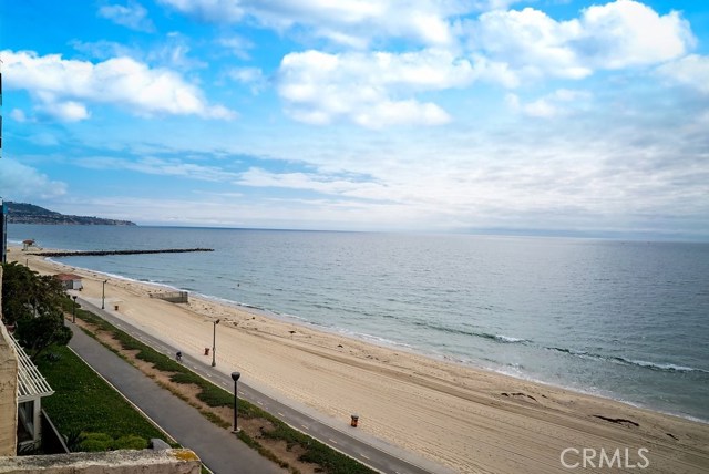 555 Esplanade, Redondo Beach, California 90277, 2 Bedrooms Bedrooms, ,2 BathroomsBathrooms,Residential,Sold,Esplanade,SB18134268