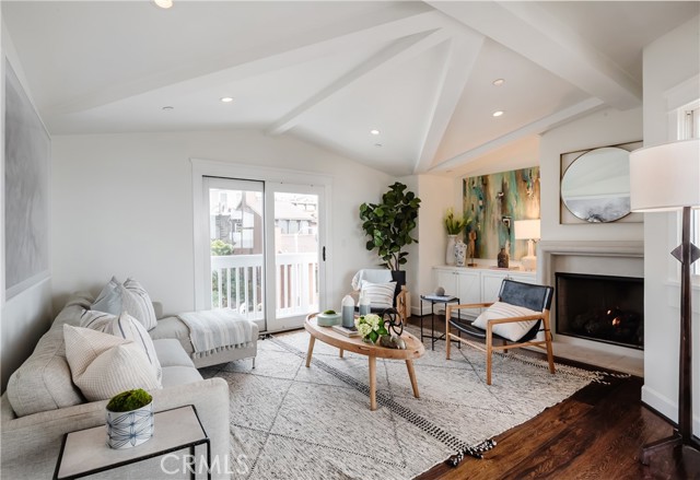 3213 Manhattan Avenue, Manhattan Beach, California 90266, 3 Bedrooms Bedrooms, ,3 BathroomsBathrooms,Residential,Sold,Manhattan,SB21049996
