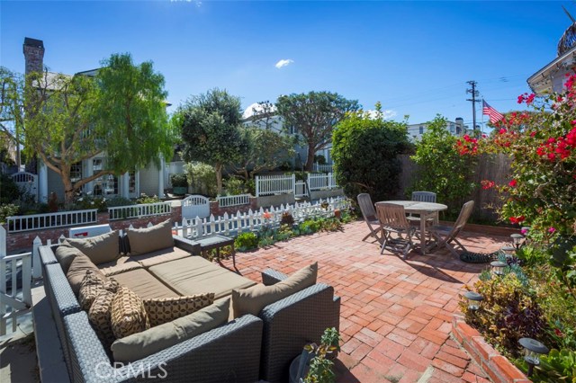 333 7th Street, Manhattan Beach, California 90266, 3 Bedrooms Bedrooms, ,2 BathroomsBathrooms,Residential,Sold,7th,SB18037772