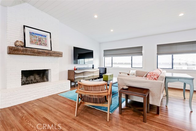 585 29th Street, Manhattan Beach, California 90266, 4 Bedrooms Bedrooms, ,3 BathroomsBathrooms,Residential,Sold,29th,SB21019167