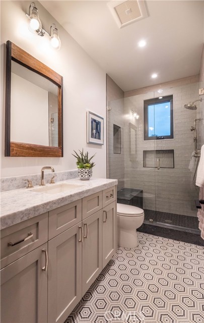 2009 Pine Avenue, Manhattan Beach, California 90266, 5 Bedrooms Bedrooms, ,2 BathroomsBathrooms,Residential,Sold,Pine,SB19000193