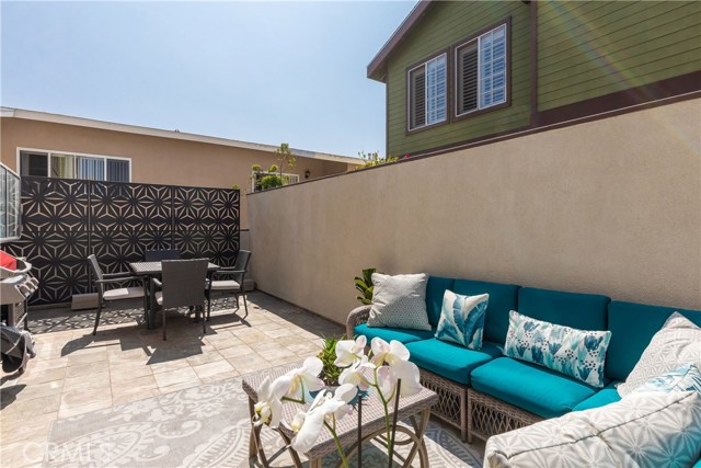 409 Elena Avenue, Redondo Beach, California 90277, 2 Bedrooms Bedrooms, ,2 BathroomsBathrooms,Residential,Sold,Elena,SB20198913