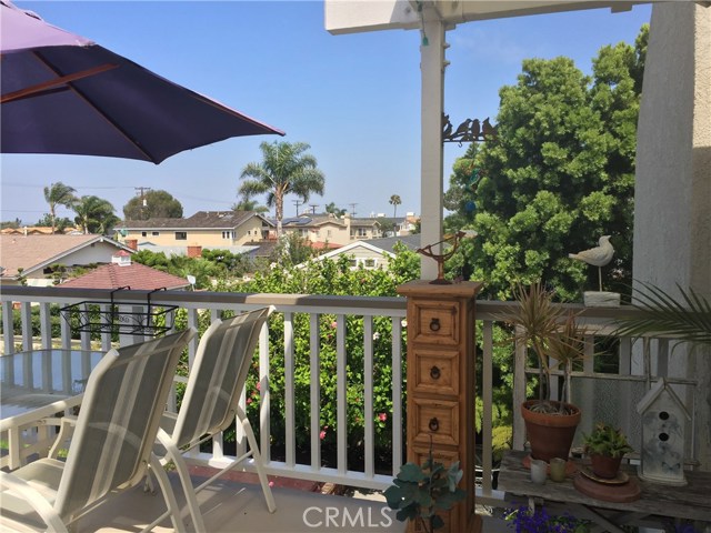 Deck with view to Downtain LA and Mountains