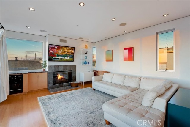 200 38th Street, Manhattan Beach, California 90266, 3 Bedrooms Bedrooms, ,4 BathroomsBathrooms,Residential,Sold,38th,PW21027936