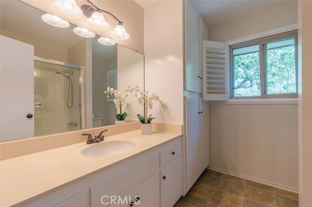 Upstairs full bathroom
