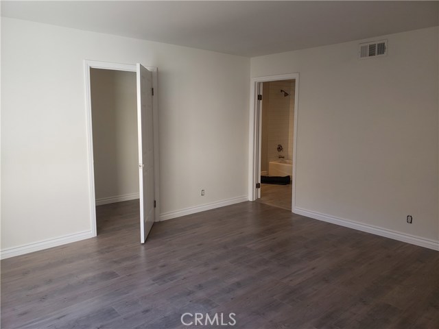 Master with walk-in Closet