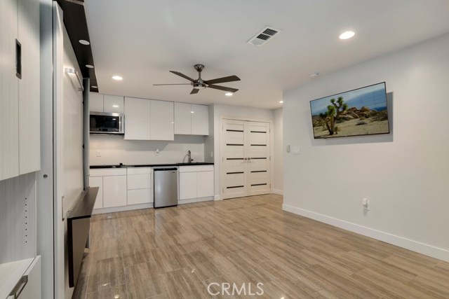 2031 Hillcrest Drive, Hermosa Beach, California 90254, 3 Bedrooms Bedrooms, ,4 BathroomsBathrooms,Residential,Sold,Hillcrest,PW20026303