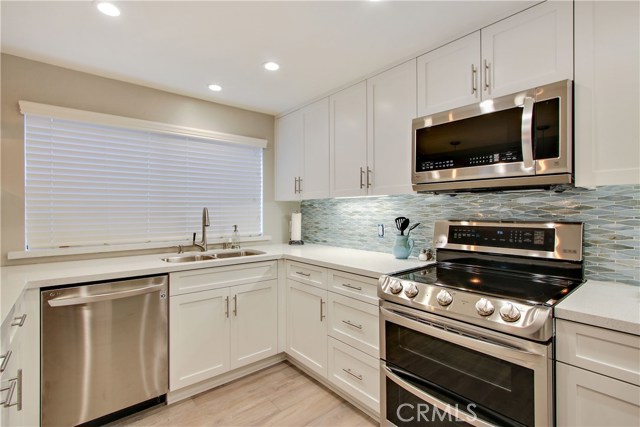 700 Esplanade, Redondo Beach, California 90277, 3 Bedrooms Bedrooms, ,2 BathroomsBathrooms,Residential,Sold,Esplanade,SB18014661