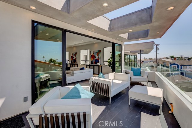 1517 Golden Avenue, Hermosa Beach, California 90254, 5 Bedrooms Bedrooms, ,2 BathroomsBathrooms,Residential,Sold,Golden,SB19224714